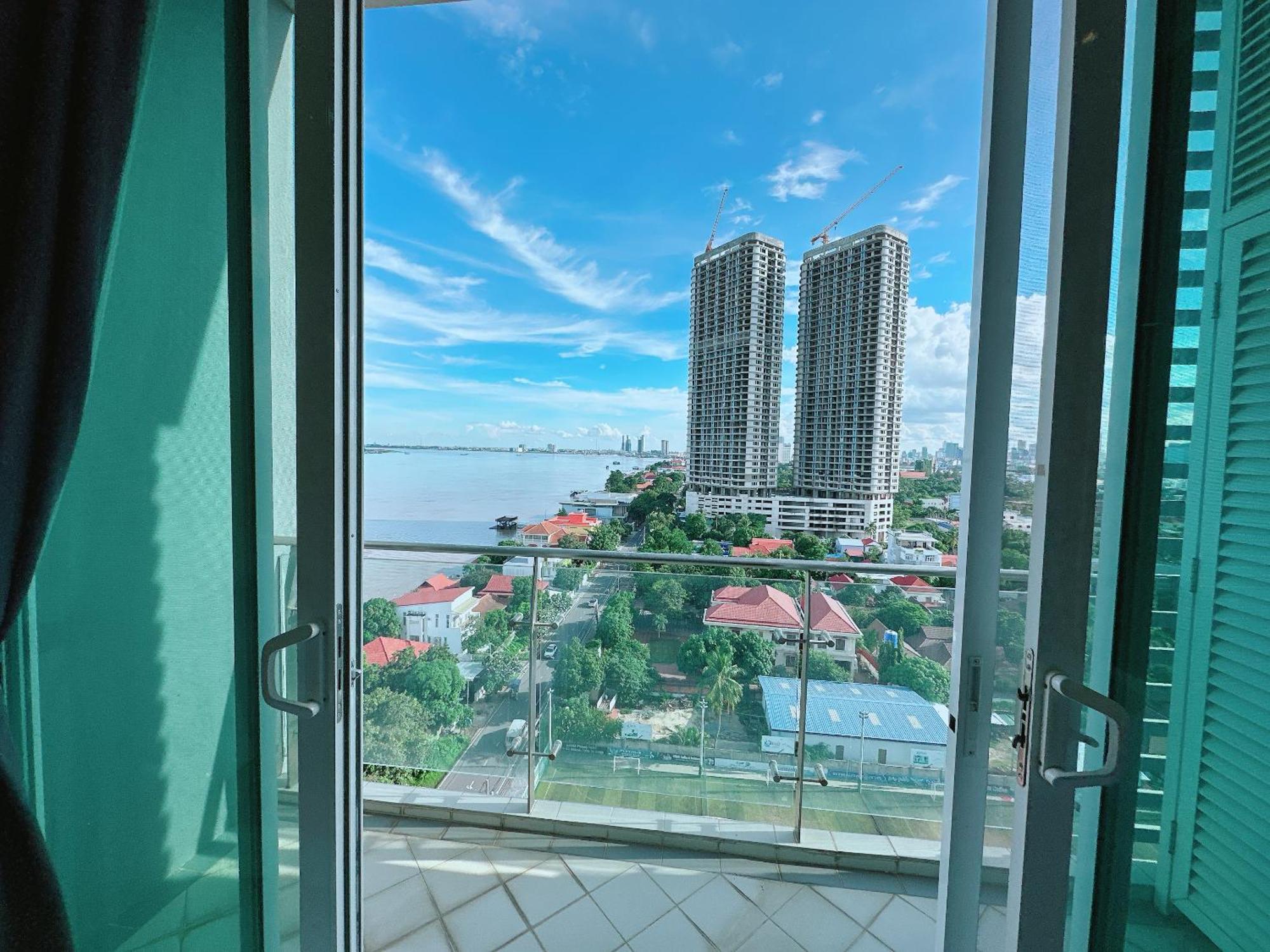 Infinity 28 Hotel And Residence Phnom Penh Exterior photo