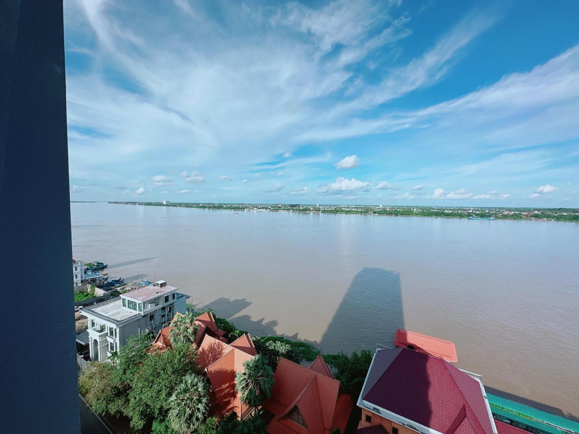 Infinity 28 Hotel And Residence Phnom Penh Exterior photo